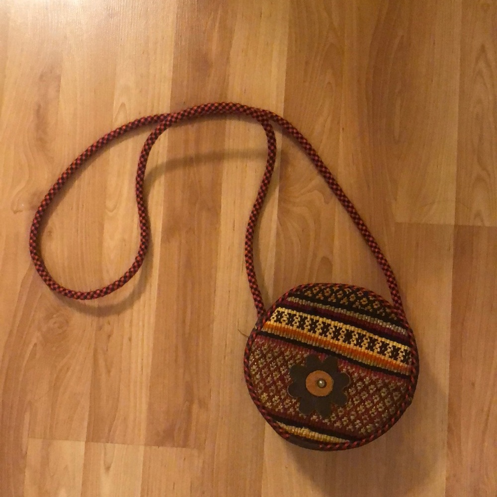 Small round crossbody carpet bag